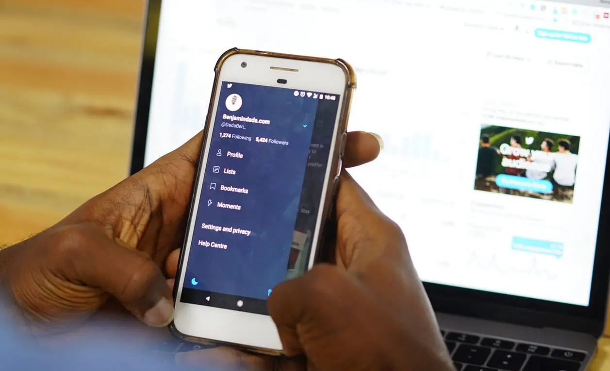 Mobile application for AI-based analytics